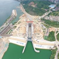 贛江全線貫通！江西萬安樞紐二線船閘順利試通航 利好東、中部地區(qū)資源交流